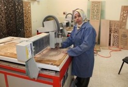 “سماح”.. قسى عليها المجتمع فـ”حفرت” اسمها بإرادتها